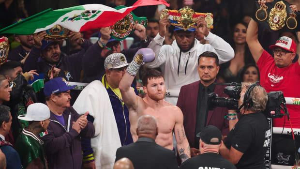 Canelo Álvarez derrotó en las tarjetas a Jermell Charlo en Las Vegas